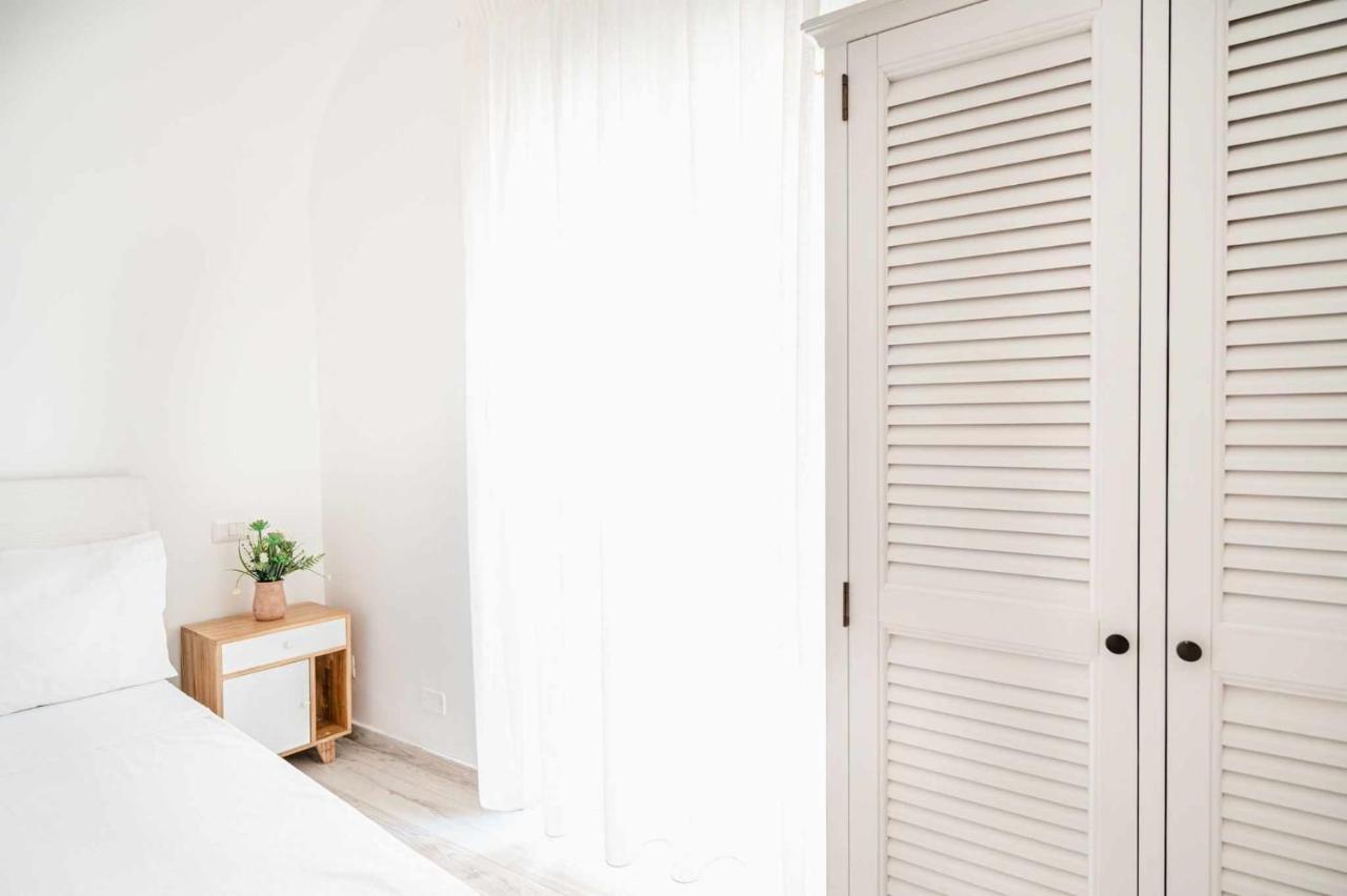 White Centro Storico By Italianhost Apartment *